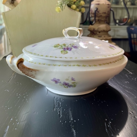 VINTAGE, B&T LIMOGES FRANCE, ROUND SERVING BOWL WITH LID. - Picture 13 of 16